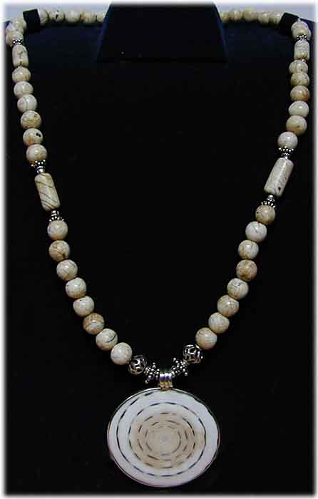 Collier Shivas Auge