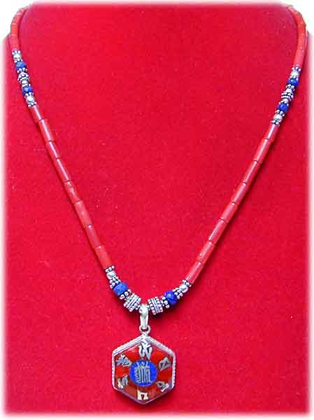 Korallenkette mit Inlay-Mantra-Anhnger