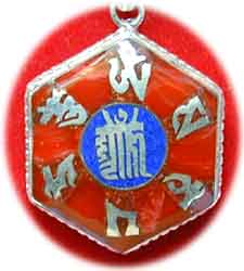 Korallenkette mit Inlay-Mantra-Anhnger